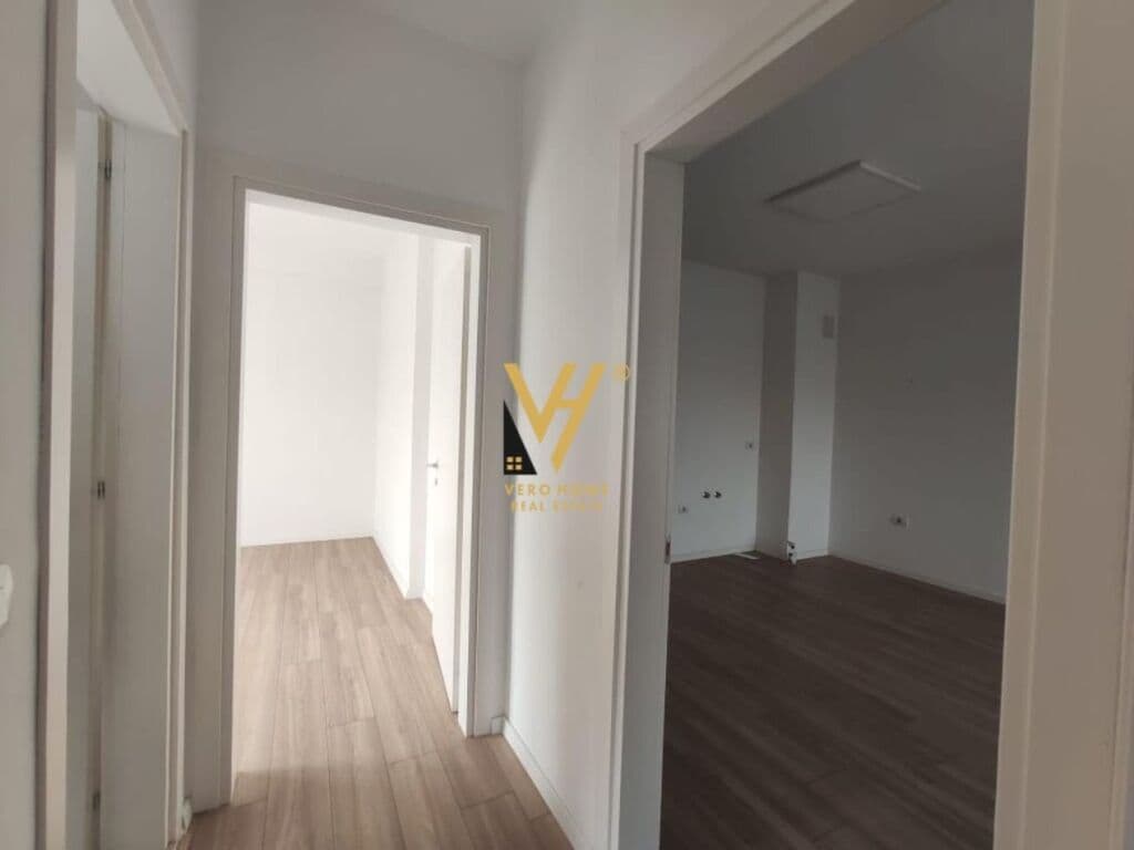 Jepet Zyre me qera te Rruga Frosina Plaku 85 m2