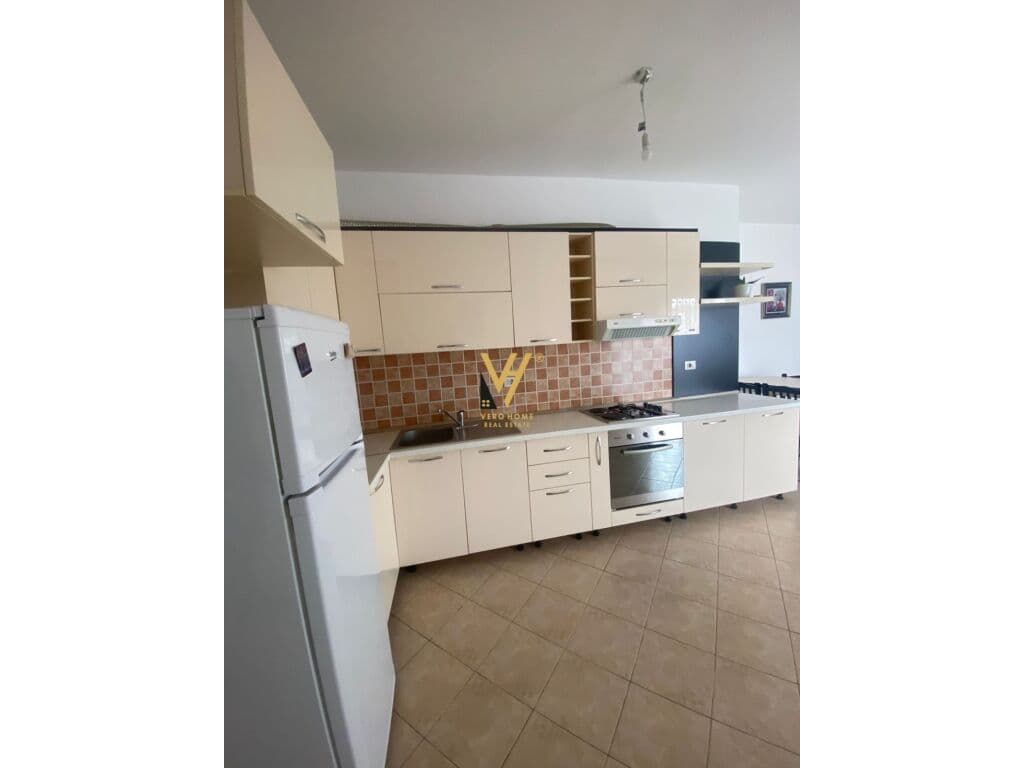 Jepet Apartament 2+1+ballkon me qera te te Kompleksi Halili , Selvia 95 m2 3
