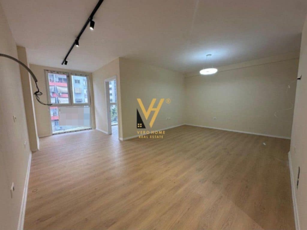 JEPET ZYRE 97 M2 ME QERA TE BLV. MIGJENI ASTIR 550 EURO