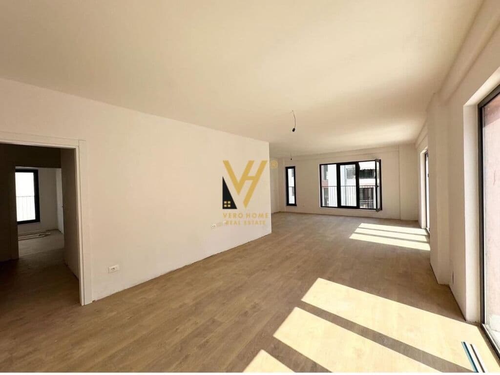 Shitet Apartament 3+1+2+ballkon te Kodra e Diellit 149 m2 4