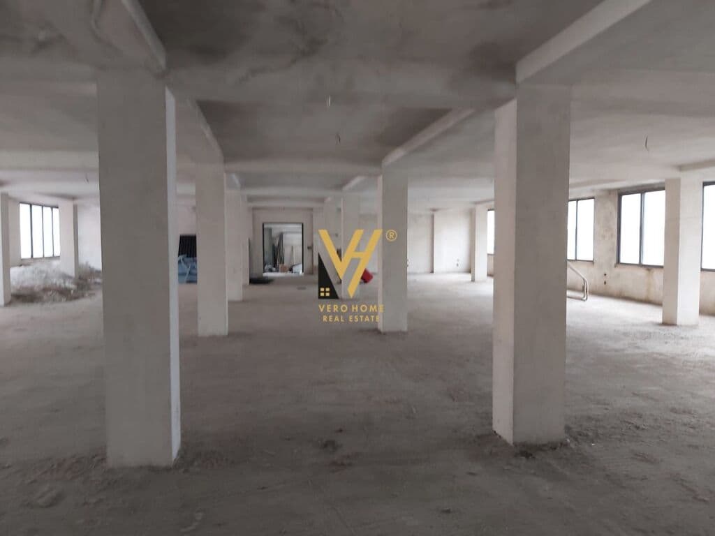 Jepet Ambient Komercial me qera te Rruga Irfan Tomini 420 m2 3