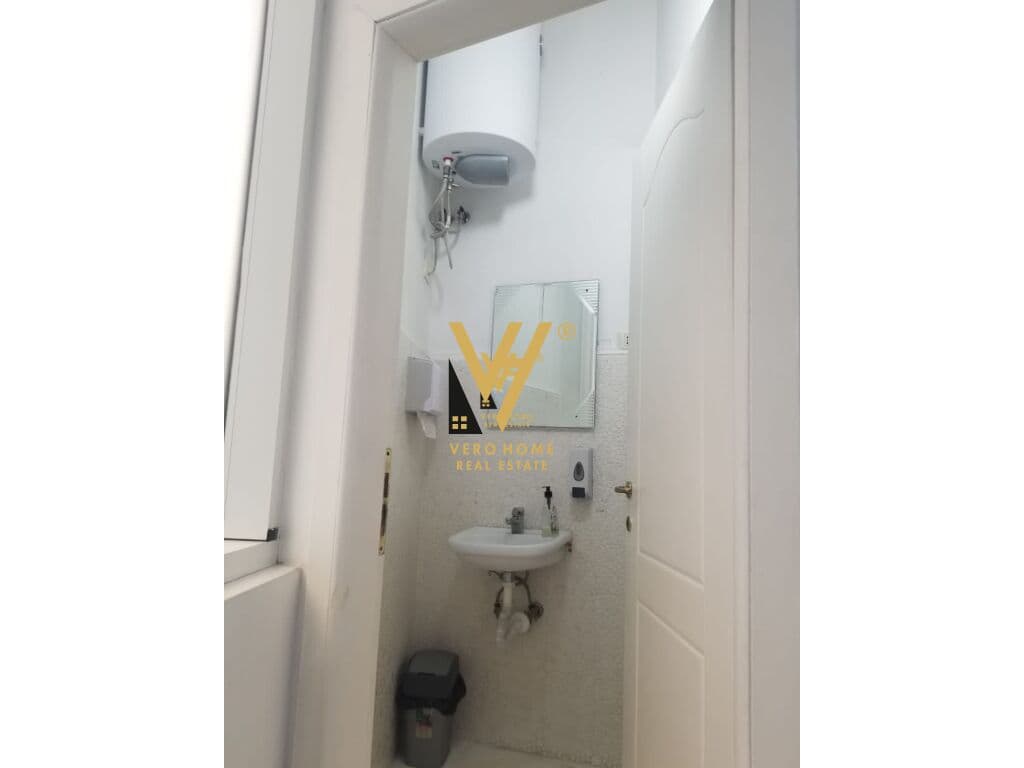 JEPET KLINIKE DENTARE ME QERA TEK RRUGA SAMI FRASHERI 790 EURO 3