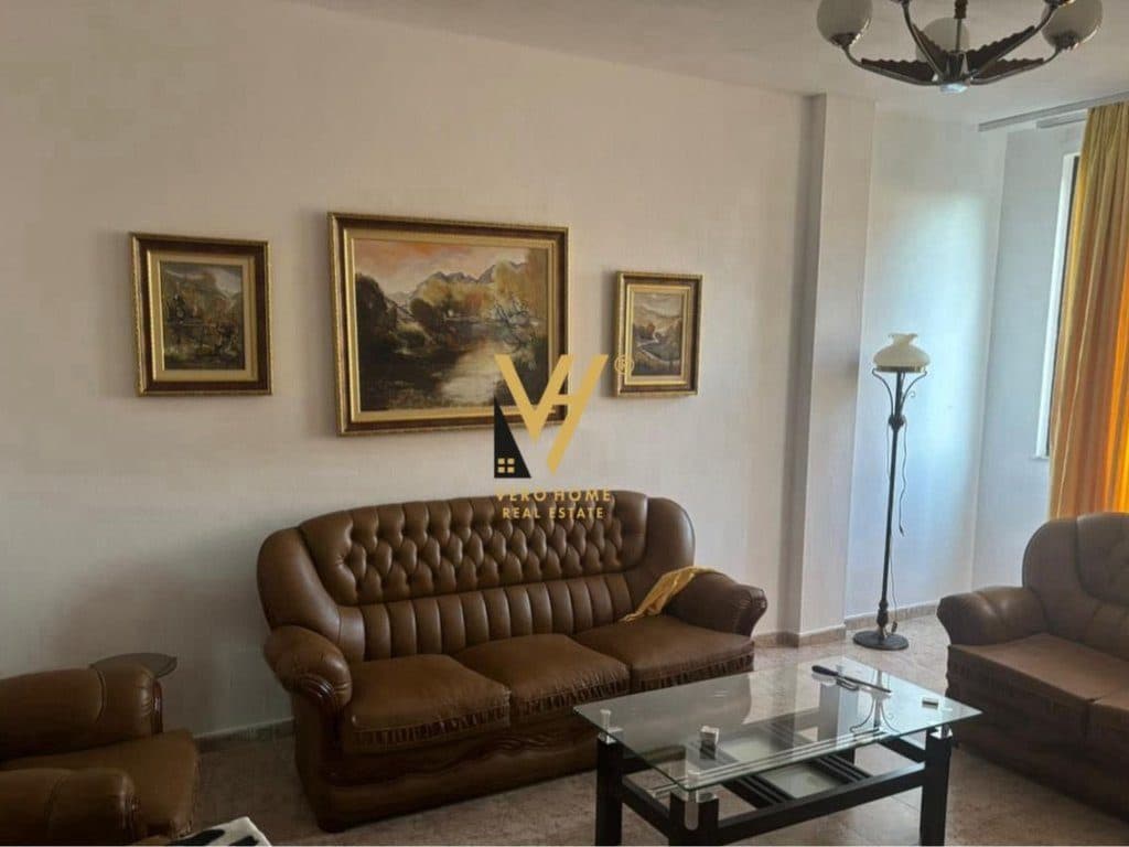 JEPET HYRJE 3+1 ME QERA TE BULEVARDI I RI 50.000 LEKE 1