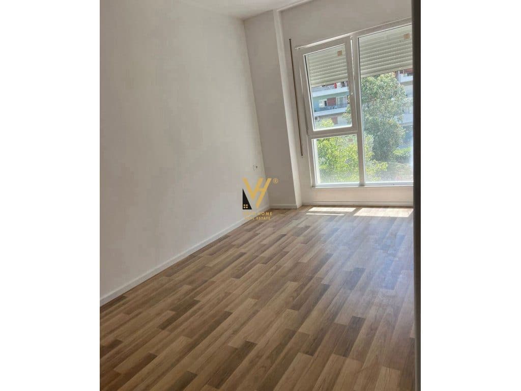 JEPET ZYRE 122 M2 ME QIRA TE BLV “MIGJENI”, ASTIR 600 EURO 3