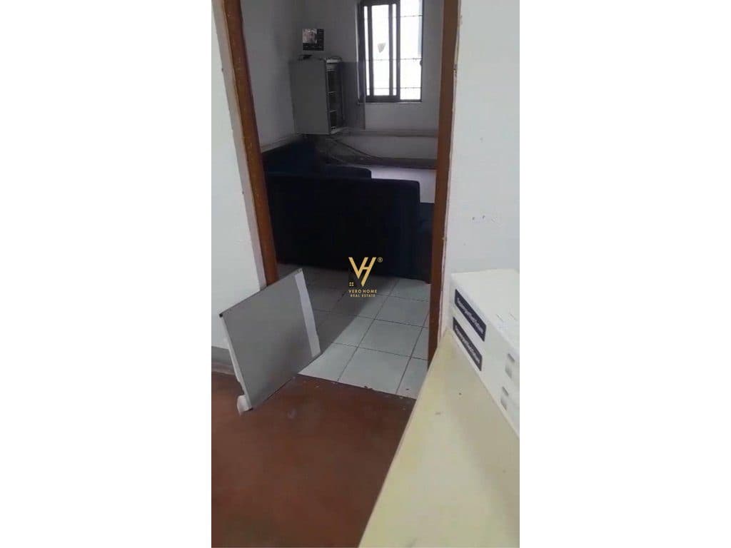 JEPET MAGAZINE 500 M2 ME QERA TE KMY,YZBERISHT 1.800 EURO 3