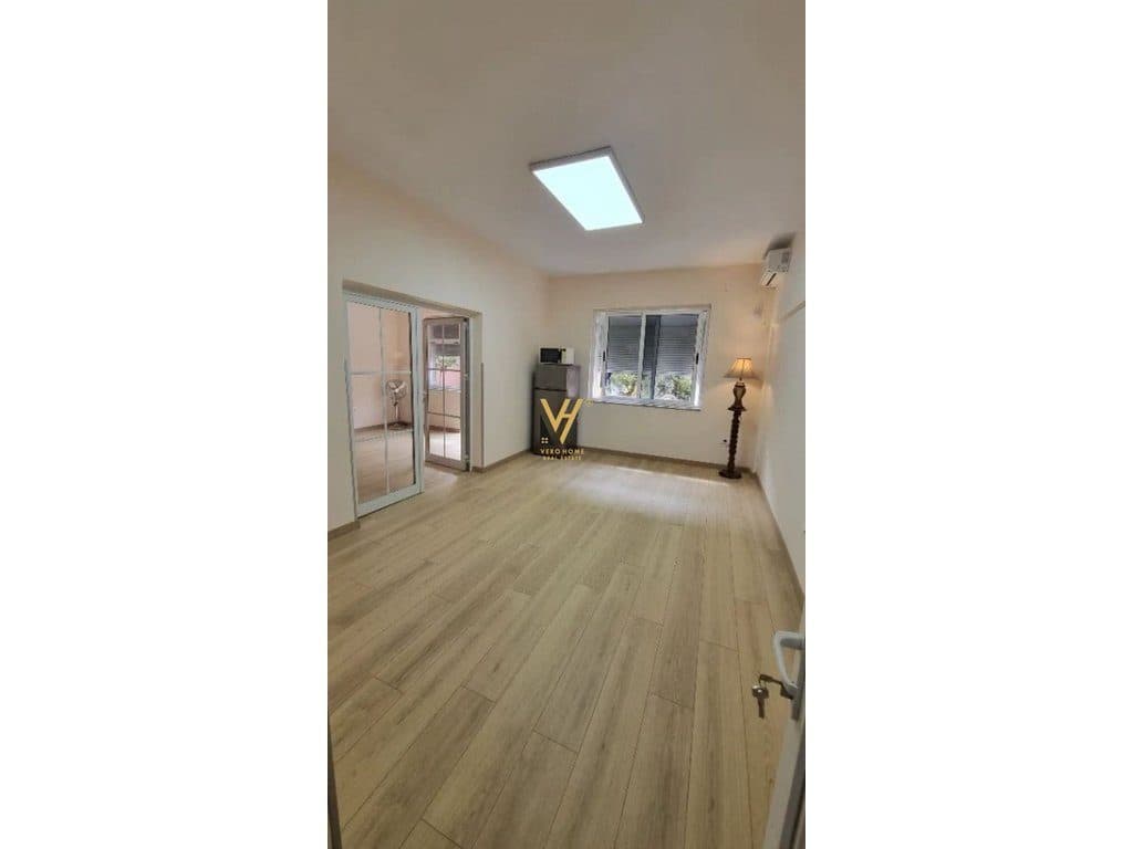 JEPET AMBIENT BIZNESI 50 M2 ME QIRA TE MINE PEZA 700 EURO
