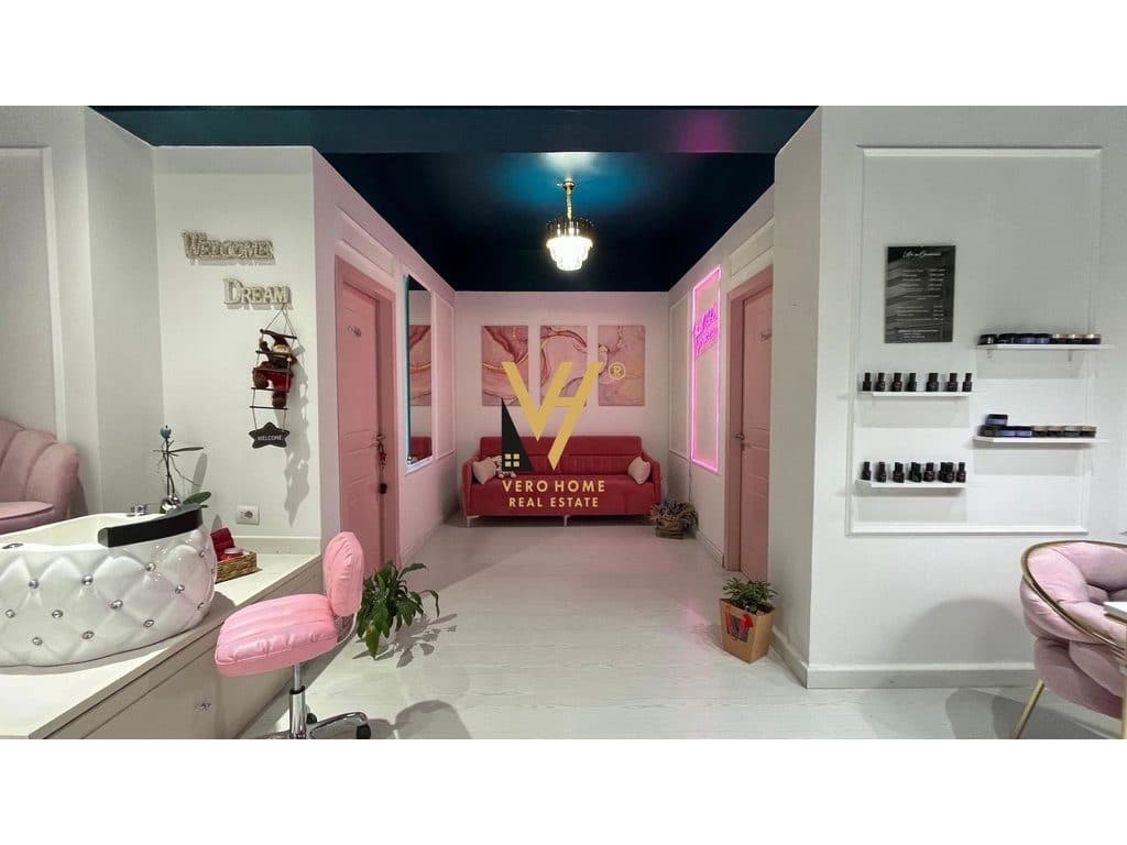 JEPET AMBIENT KOMERCIAL 70 M2 ME QIRA TE MYSLYM SHYRI 80.000 LEKE 2
