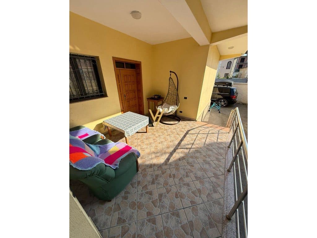 JEPET HYRJE VILE 2+1 ME QIRA NE ASTIR 450 EURO 4