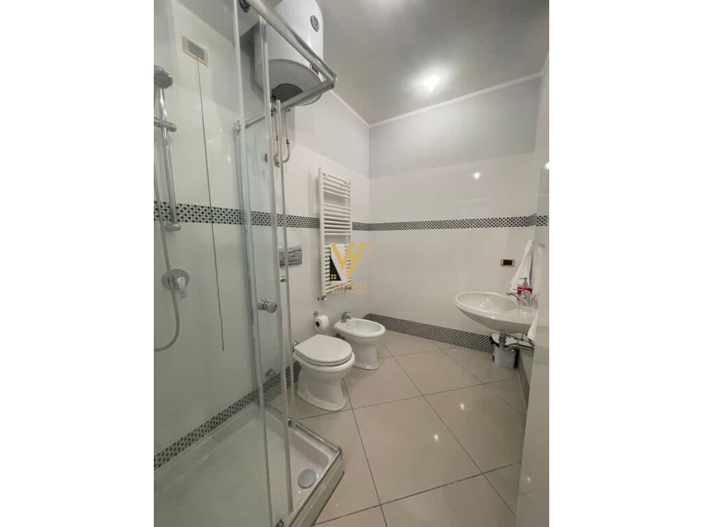 Jepet Apartament 2+1+ballkon me qera ne Kinostudio 85 m2 2