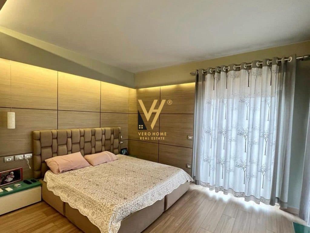JEPET APARTAMENT 2+1 ME QERA PRANE RING CENTER 1.200 EURO 4