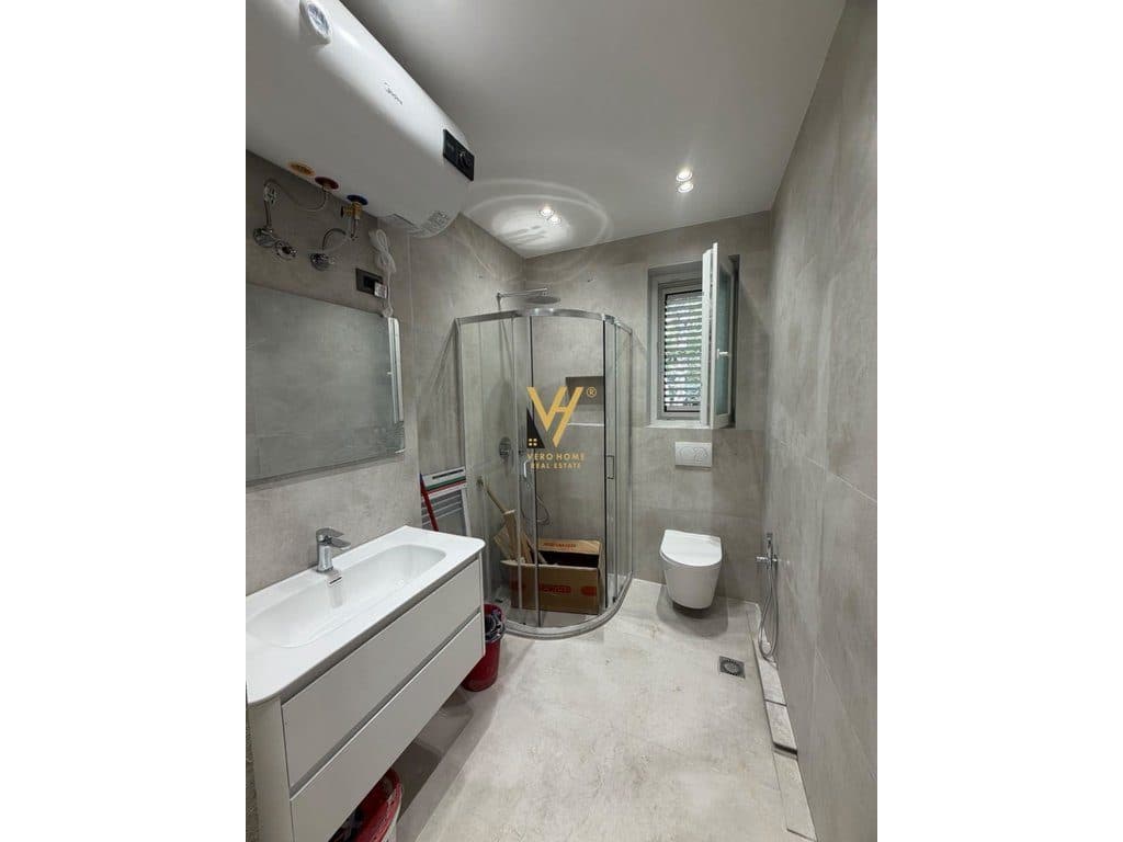 JEPET ZYRE 40 M2 ME QIRA TEK ISH EKSPOZITA 60.000 LEKE 4