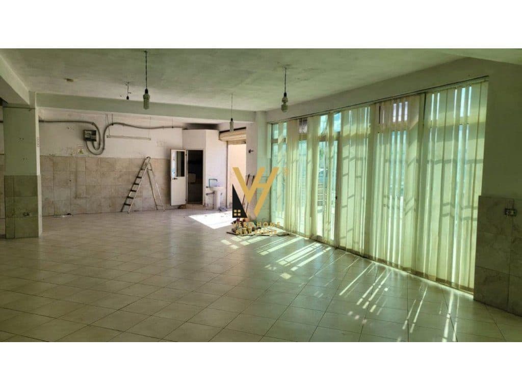 JEPET AMBIENT KOMERCIAL 400M2 ME QERA TE KODRA E PRIFTIT 1.600 EURO 4