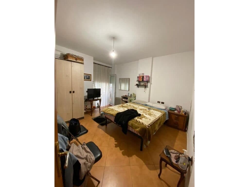Shitet Apartament 3+1+2 te Kodra e Diellit 165 m2