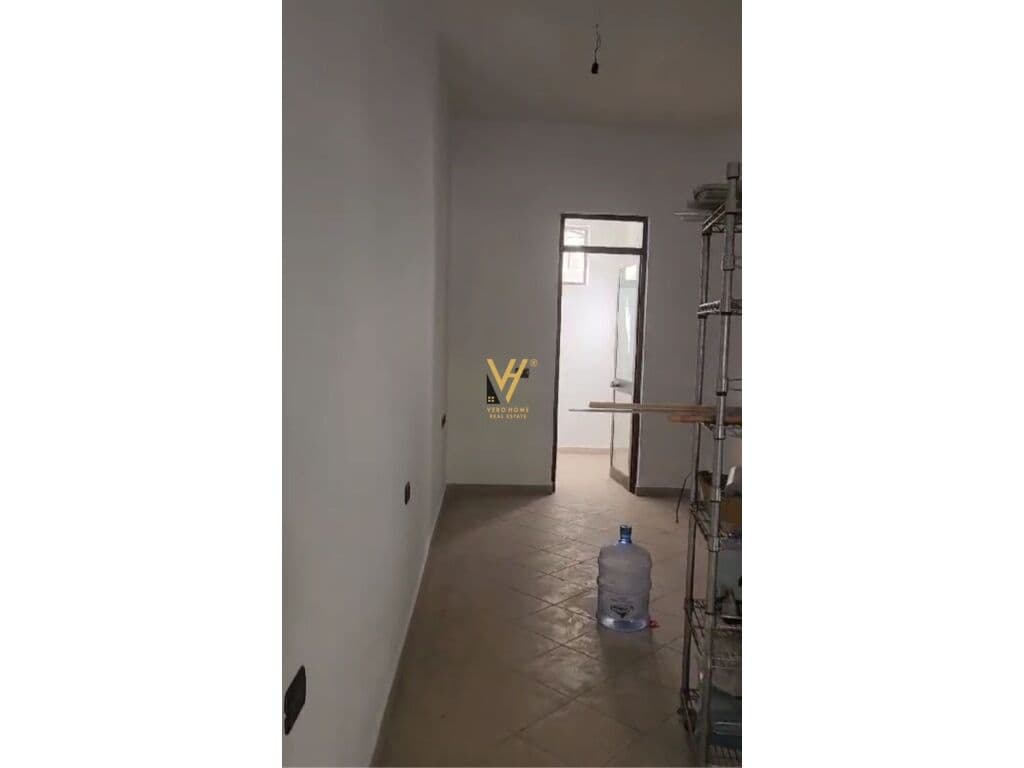 Jepet Ambient Biznesi me qera prane Shkolles Harry Fultz 85 m2 3