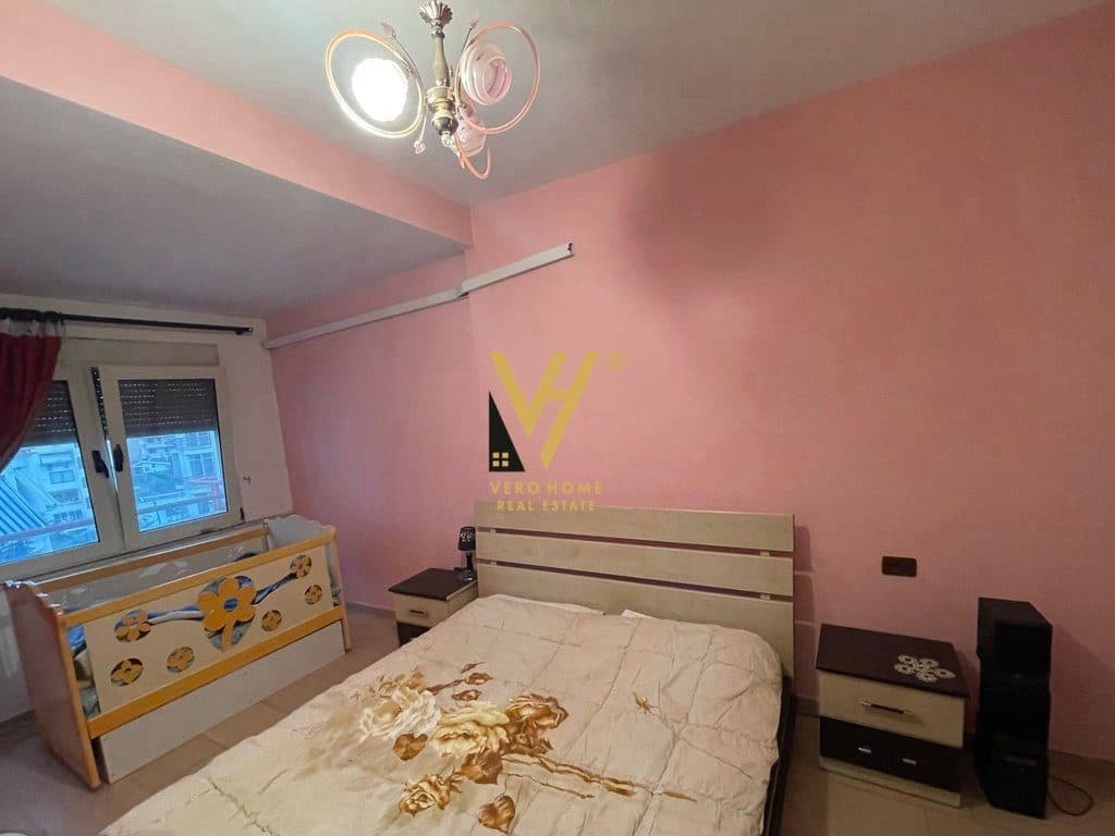JEPET APARTAMENT 3+1+BLK ME QERA TE ISH TREGU ELEKTRIK 75.000 LEKE 2