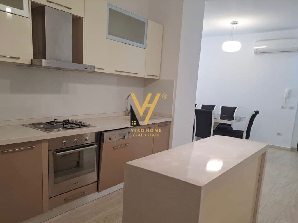 Jepet Apartament 2+1+ballkon me qera te Rruga Fortuzi 100 m2 2