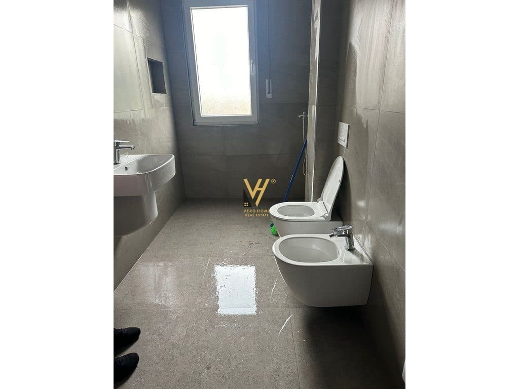 JEPET APARTAMENT 2+1+BLK ME QERA TE BULEVARDI I RI 50.000 LEKE 4