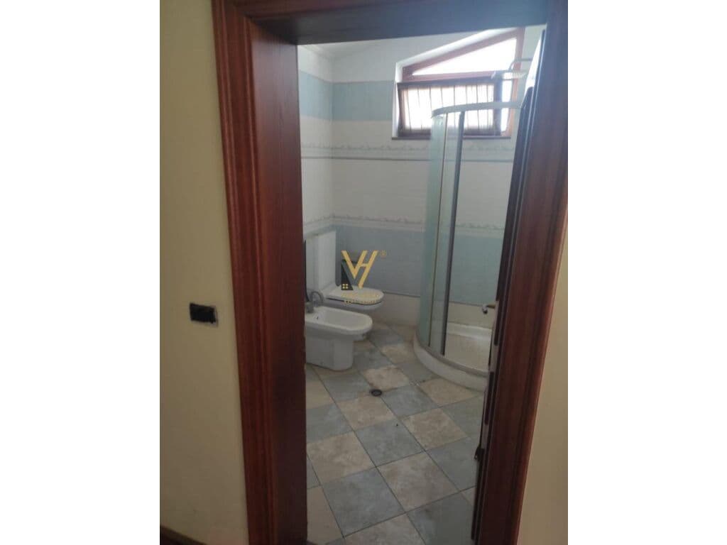 Shitet apartament 4+1+2 te Kodra e Diellit 268 m2 3