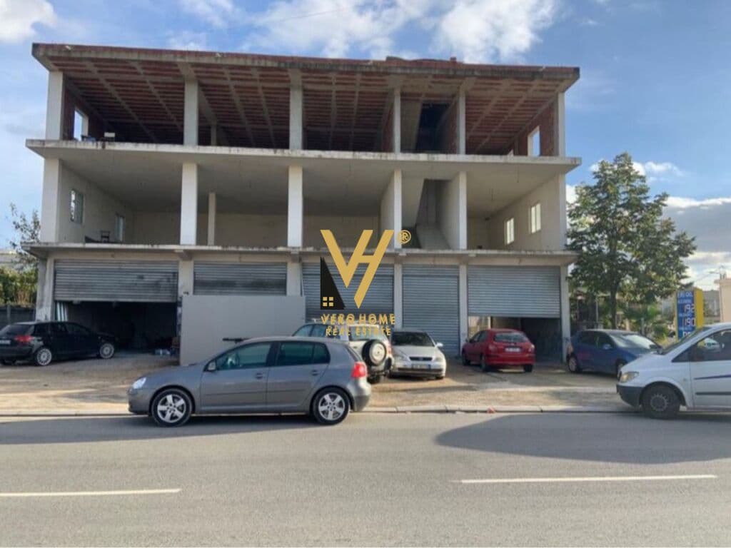 JEPEN DY KATE OBJEKTI ME QERA NE KAMEZ 800 EURO