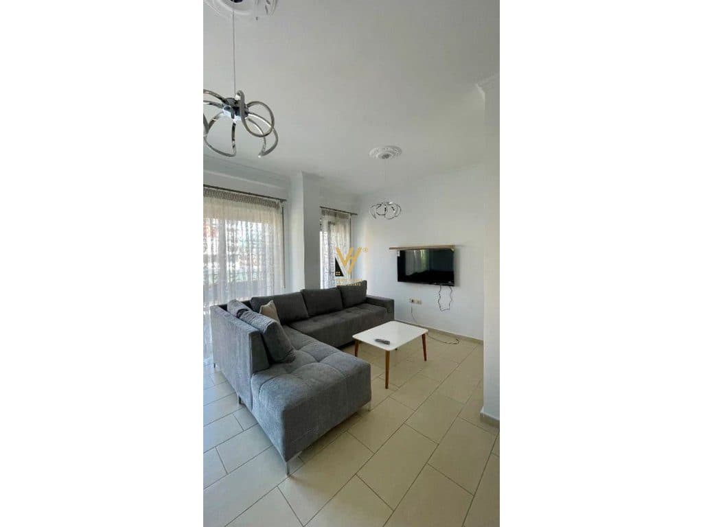 JEPET APARTAMENT 1+1 ME QERA TE RRUGA HIM KOLLI 800 EURO