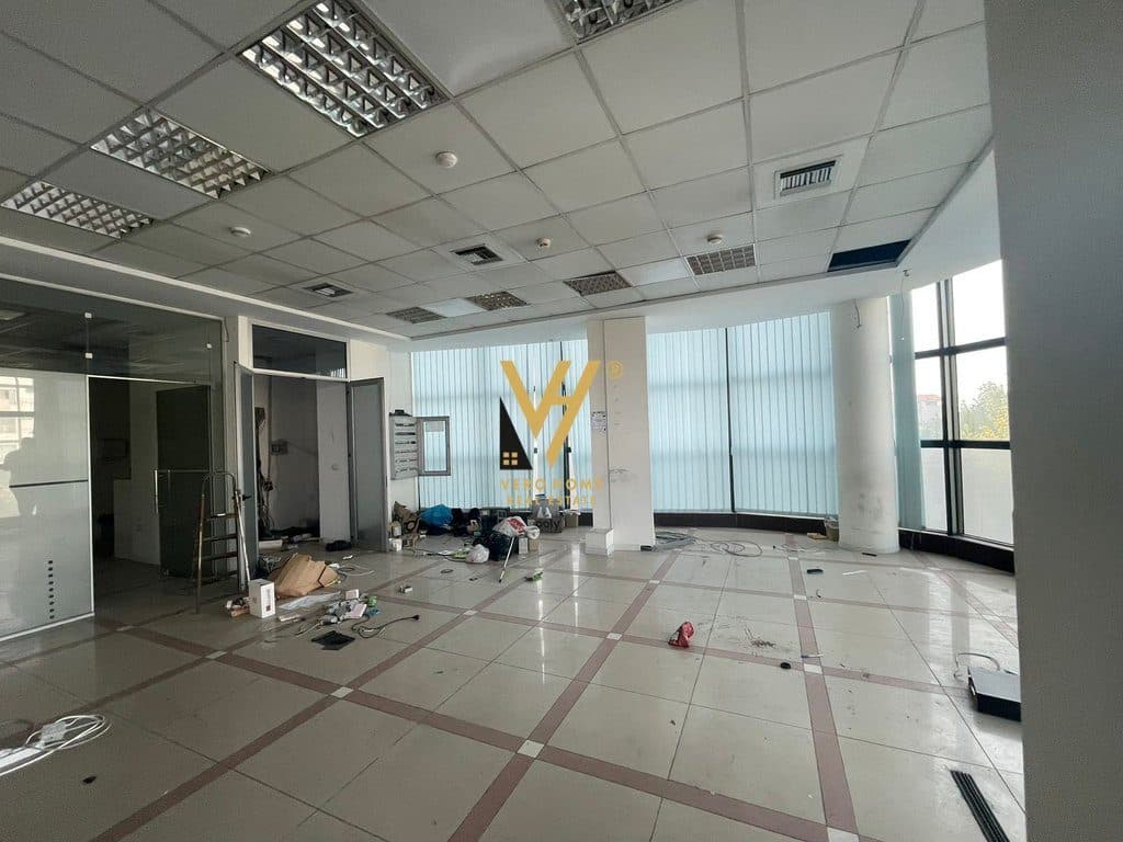 JEPET AMBIENT BIZNESI 400 M2 ME QIRA NE SELITE 300.000 LEKE 2
