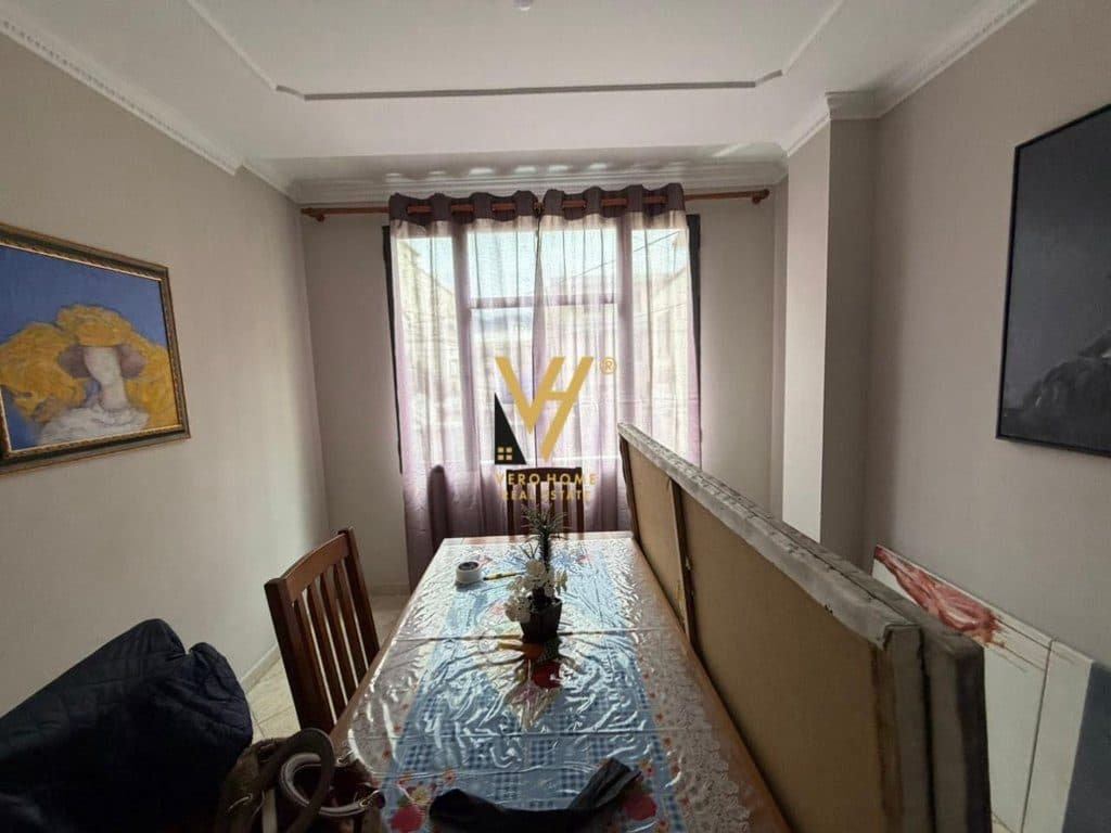 JEPET AMBIENT BIZNESI 80 M2 ME QIRA TE RRUGA E KAVAJES 60.000 LEKE