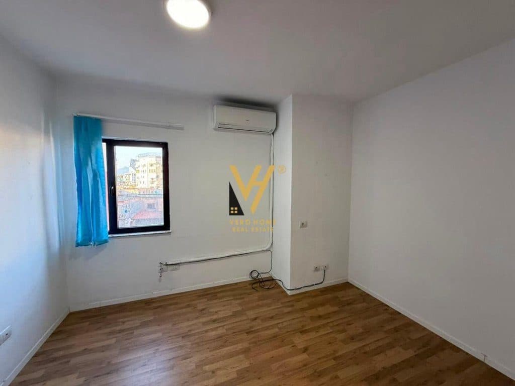 JEPET ZYRE 100 M2 ME QIRA TE RR.MARKO BOCARI 150.000 LEKE 3