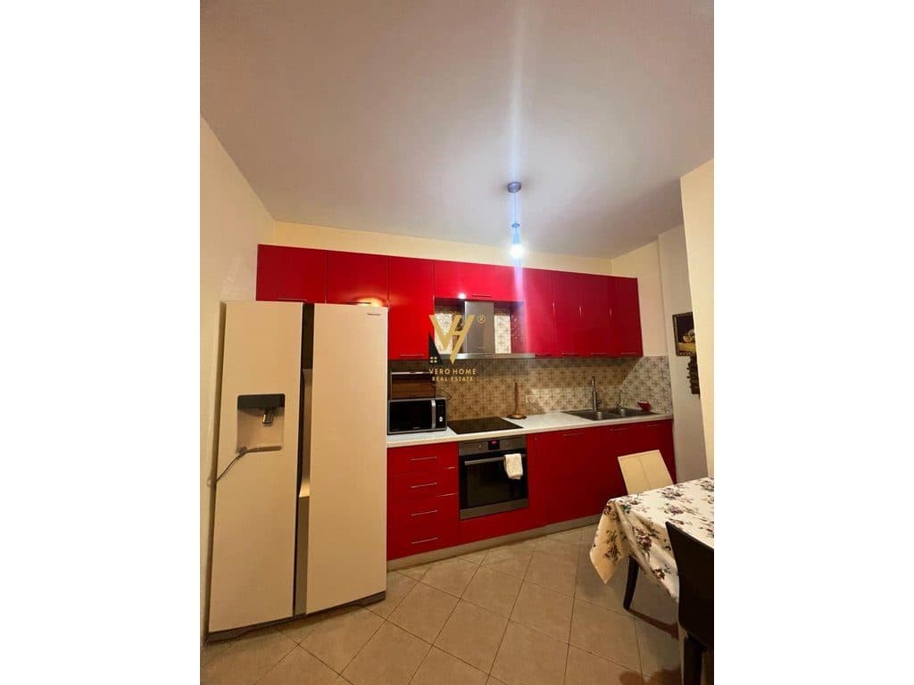 JEPET APARTAMENT ME QERA 1+1+2 BLK TE RRUGA E KOSOVAREVE 70.000 LEKE 2