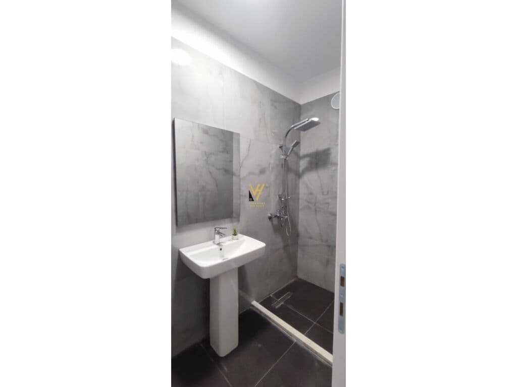 Shitet Studio Apartament te Mbikalimi i Kristalit 35 m2 3