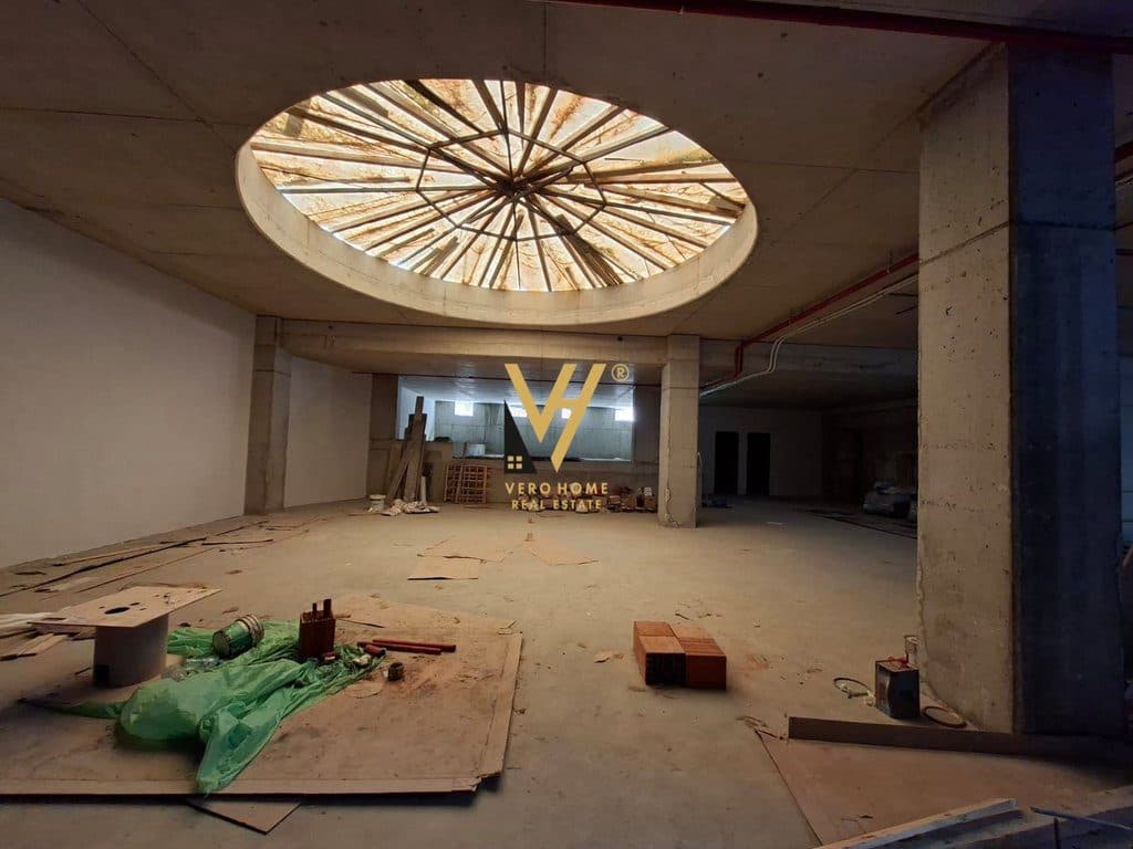 SHITET AMBIENT BIZNESI 1.100 M2 NE QENDER 495.000 EURO