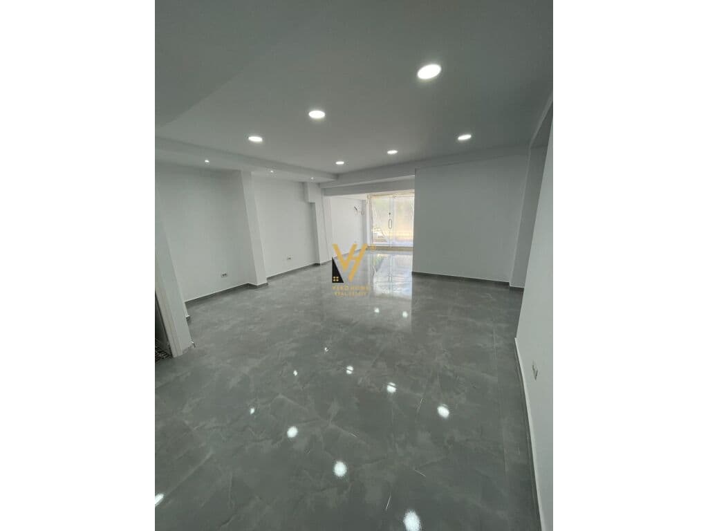 Jepet dyqan me qera te Kodra e Diellit 65 m2 3