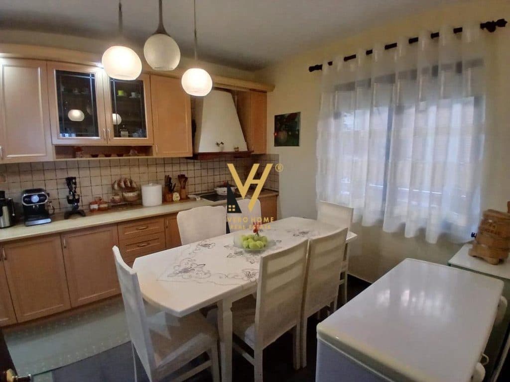 JEPET HYRJE PRIVATE 2+1 ME QIRA TE FRIGORIFERI 55.000 LEKE 2