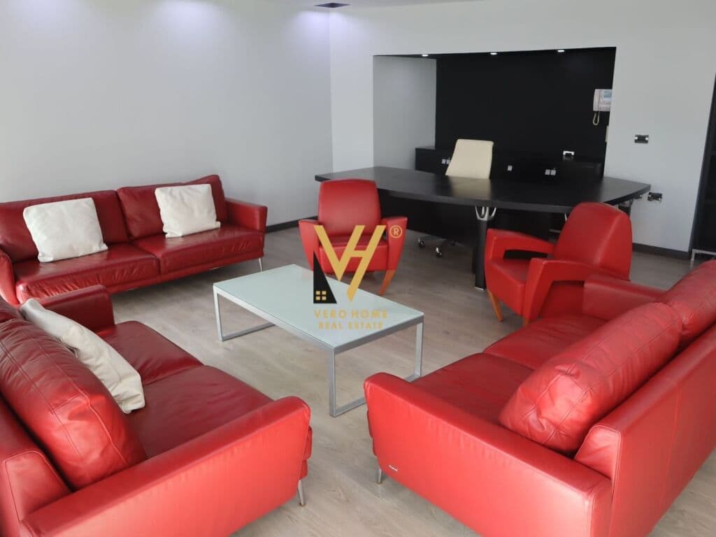 Jepet ambjent biznesi me qera te Ish Stacioni i Trenit 250 m2