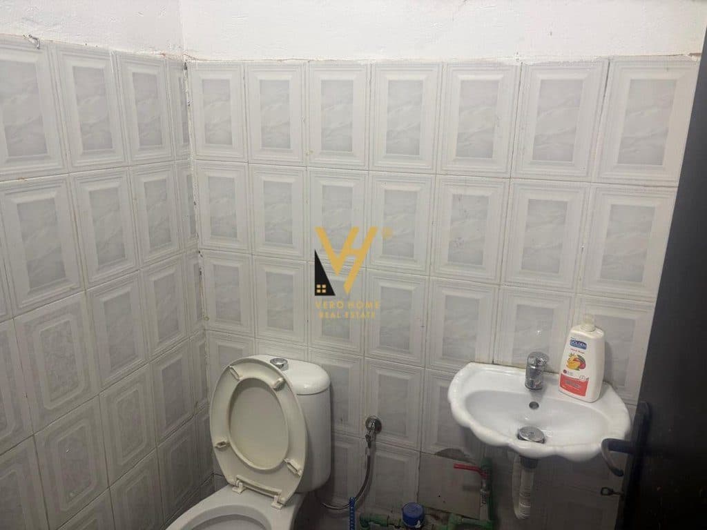 JEPET AMBIENT BIZNESI 70 M2 ME QIRA TE KOMUNA E PARISIT 600 EURO 3