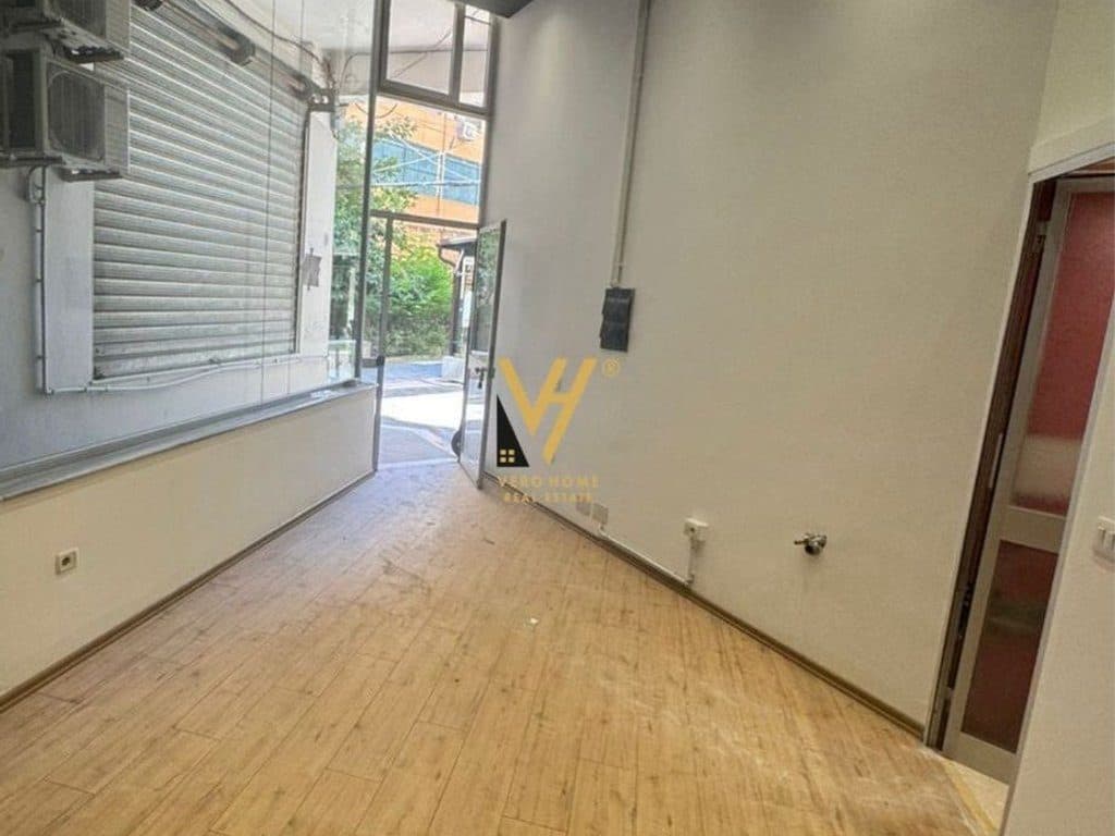JEPET ZYRE 27 M2 ME QERA TEK RRUGA E BARRIKADAVE 35.000 LEKE 2