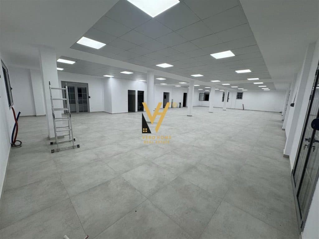 JEPET AMBIENT 360M2 ME QERA NE SAUK 1.500 EURO 2