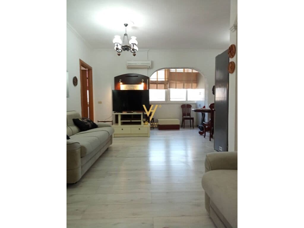 Jepet Apartament 2+1+ballkon me qera te Komuna e Parisit 80 m2 2