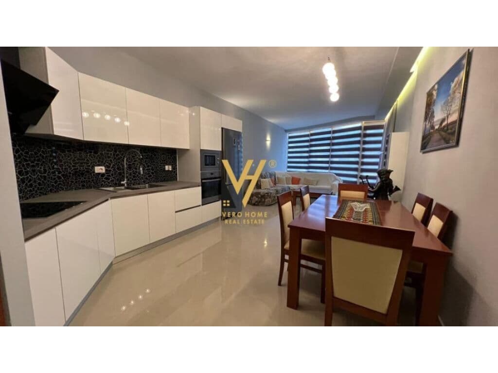 Shitet Apartament 2+1 ne Lungomare , Vlore 113 m2 4