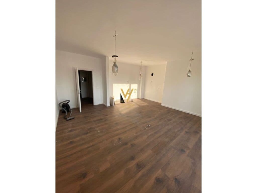 Jepet Zyre me qera te Rruga e Barrikadave 115 m2 2