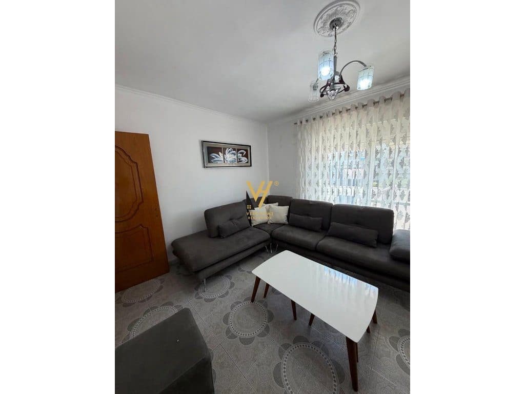SHITET APARTAMENT 1+1+VERANDE NE FIER 5.400.000 LEKE