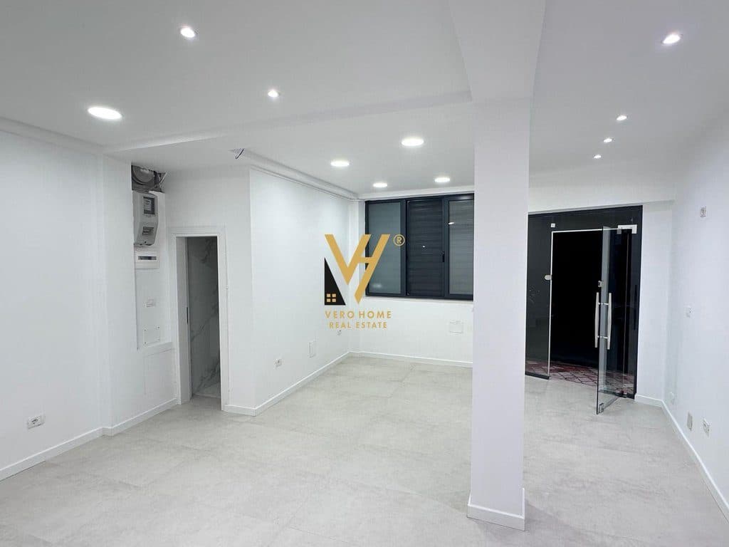 JEPET DYQAN 40 M2 ME QERA TE RRUGA DURRESIT 50.000 LEKE 2