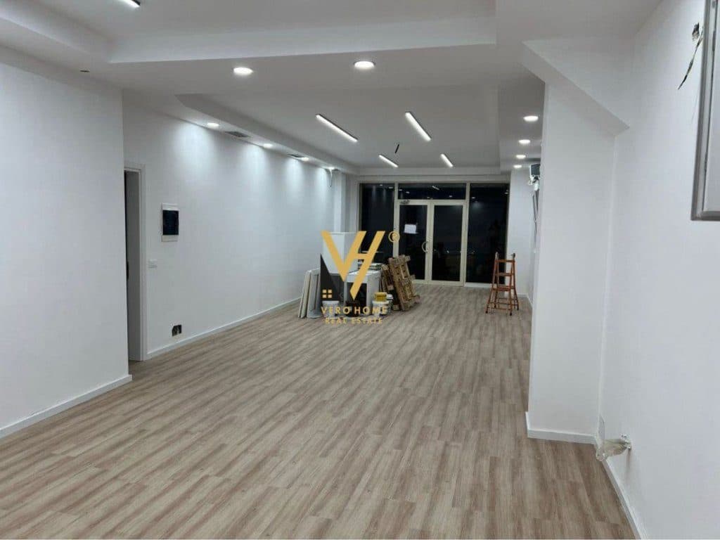JEPET AMBIENT BIZNESI 75 M2 ME QERA TE BRRYLI 75.000 LEKE 2