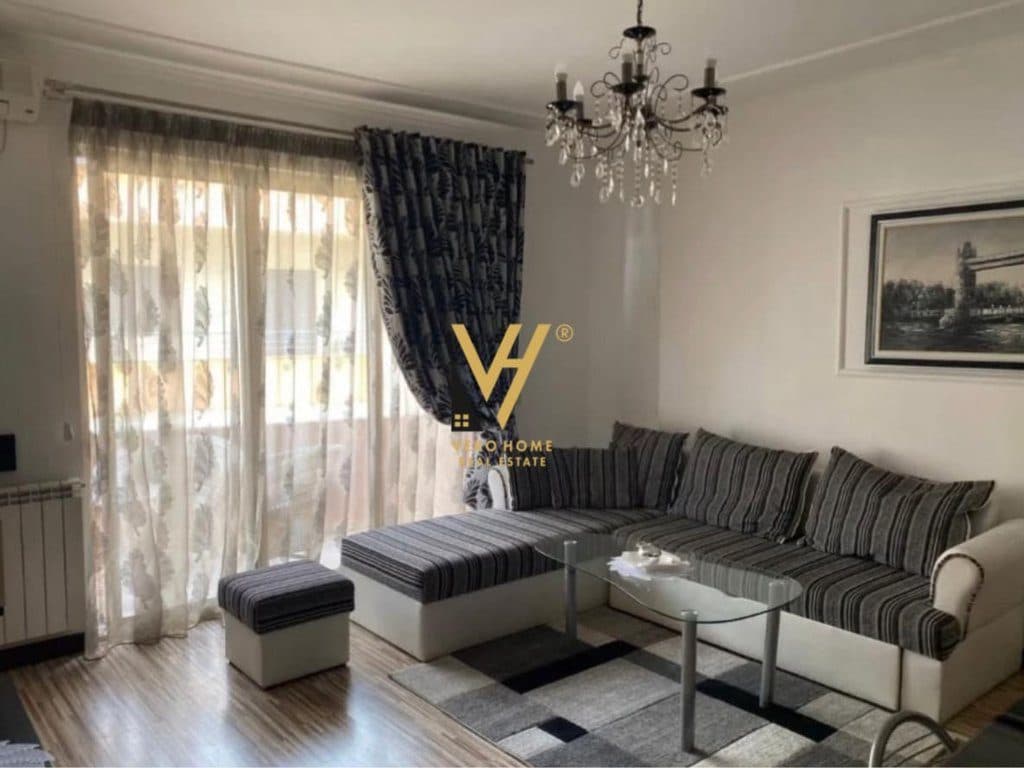JEPET APARTAMENT 2+1 ME QERA TE RRUGA E BARRIKADAVE 80.000 LEKE