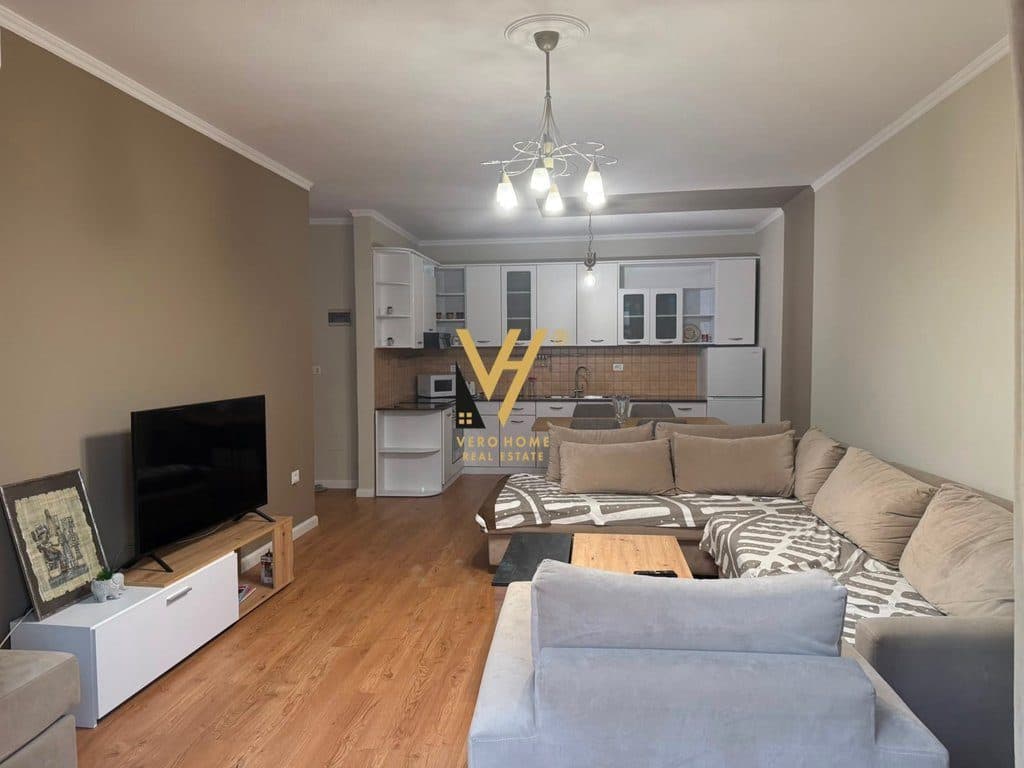 JEPET APARTAMENT 1+1+BLK ME QIRA TE KOMUNA E PARISIT 65.000 LEKE 2