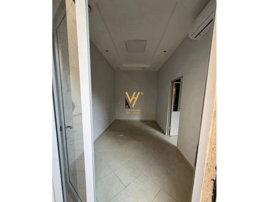 JEPET AMBIENT BIZNESI 40 M2 ME QIRA TE PROKURORIA 39.000 LEKE 3