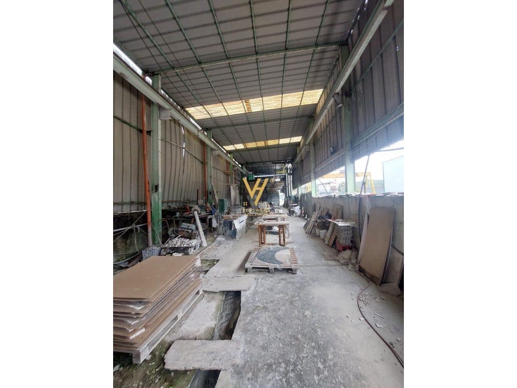 SHITET MAGAZINE+TRUALL 2.800 M2 NE VORE 84.000.000 LEKE