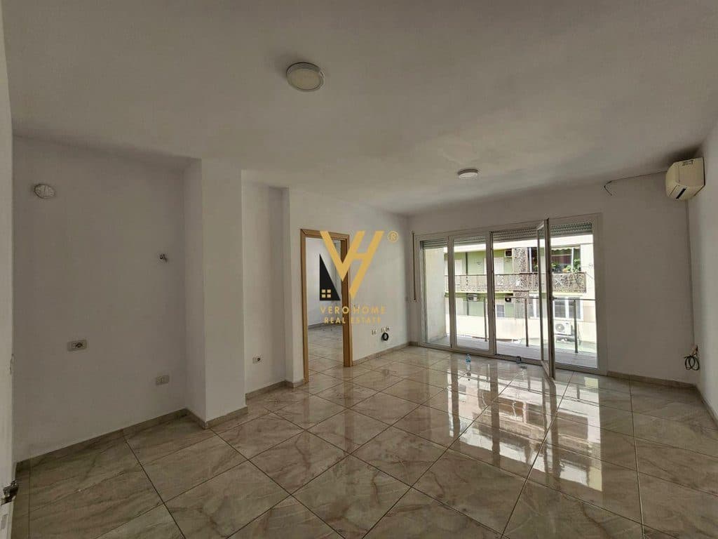JEPET ZYRE 70 M2 ME QERA TE ZOGU I ZI 60.000 LEKE