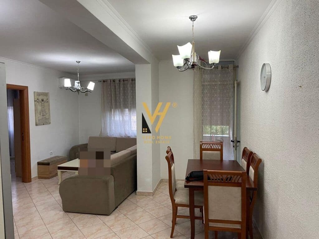 Jepet Apartament 2+1+ballkon me qera te Pazari i Ri 90 m2