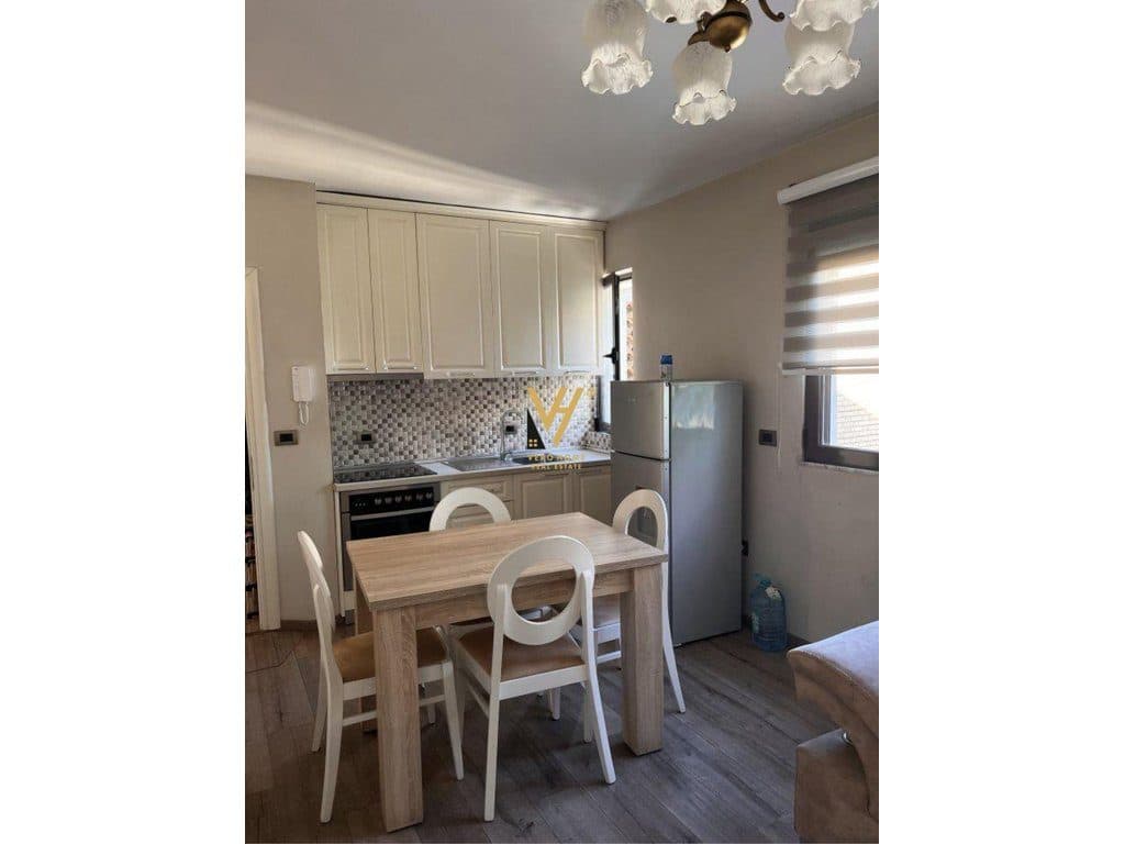 JEPET APARTAMENT 1+1 ME QIRA TE 21 DHJETORI 600 EURO 2