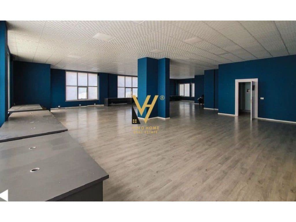 JEPET AMBIENT BIZNESI 240 M2 ME QIRA TE RRUGA BARDHYL 2.500 EURO 3